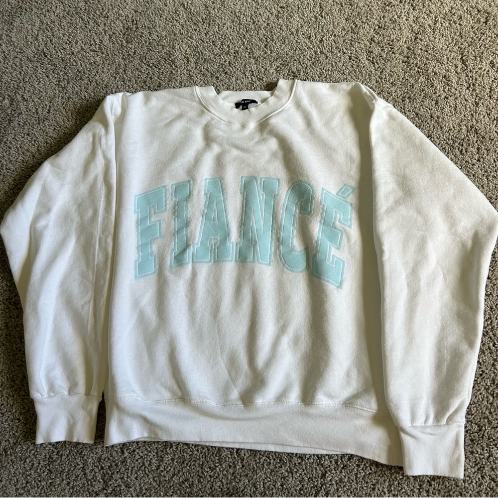 The Bar “Fiancé” white sweatshirt